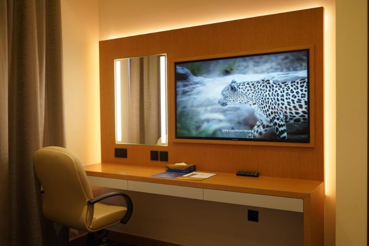 Al Hayat Hotel Шарджа Екстериор снимка
