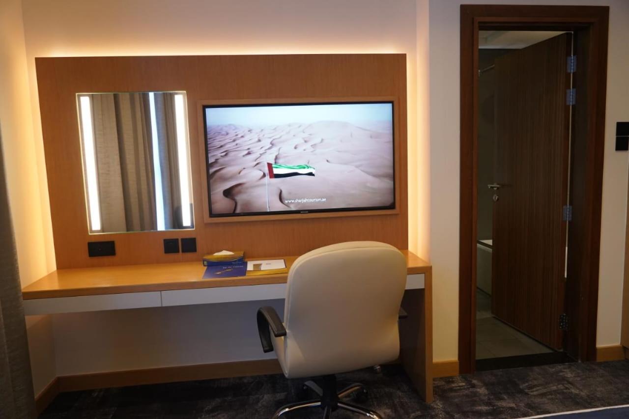 Al Hayat Hotel Шарджа Екстериор снимка